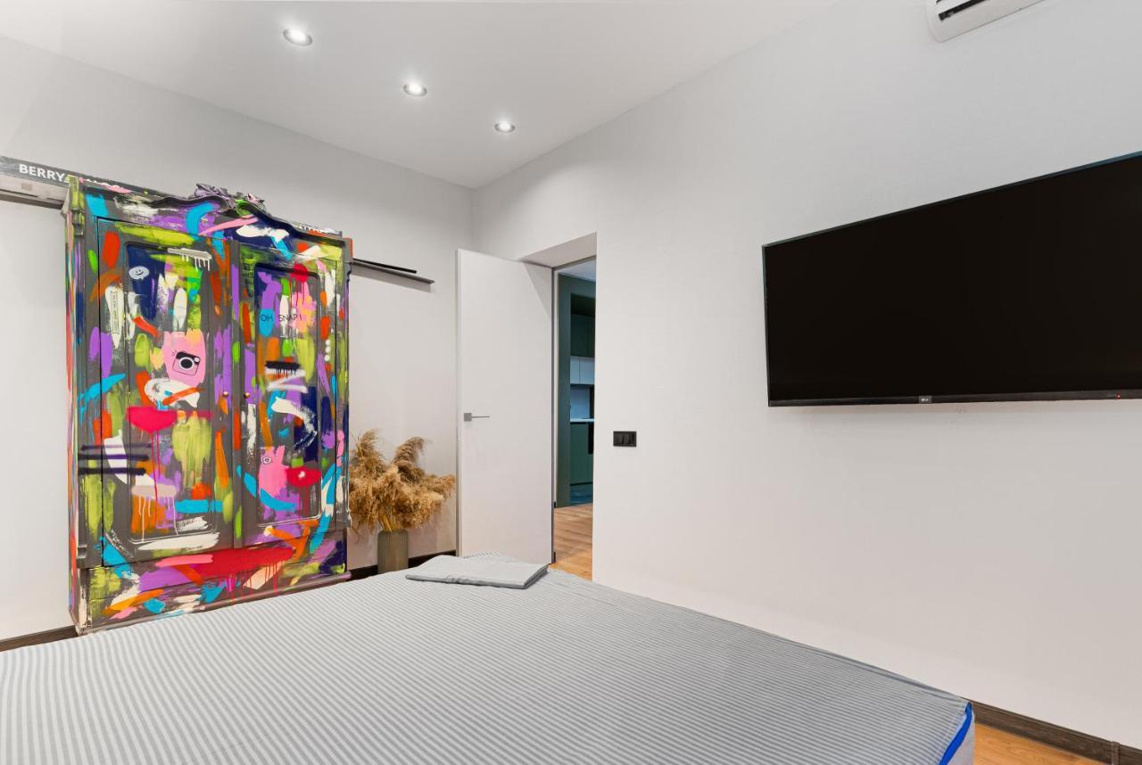 Bloody Lisa Design Apartment Одесса Экстерьер фото